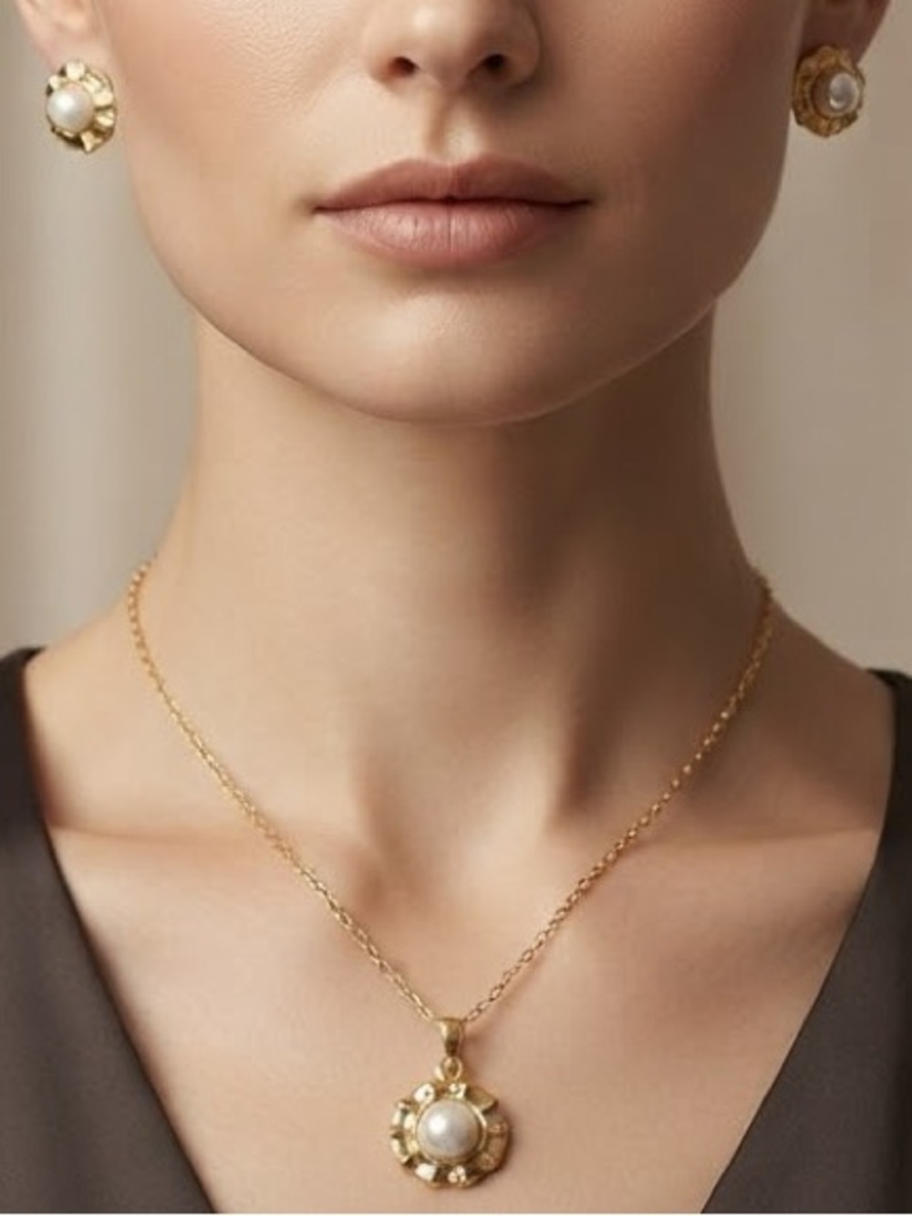 Gold Pearl Floral Pendant Necklace and Stud Earrings Set - Stainless steel
